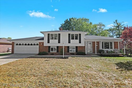 6378 Emerald Lake Dr, Troy, MI, 48085-1338 | Card Image