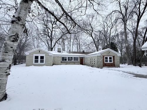 5686 N River Forest Drive, GLENDALE, WI, 53209 | Card Image