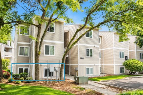 d104-12435 Ne 131st Ct, Kirkland, WA, 98034-7433 | Card Image