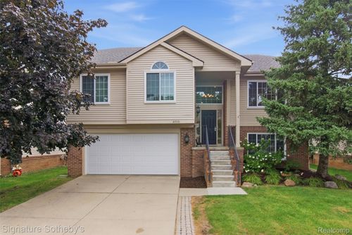 4905 Carrington Dr, Oakland Twp, MI, 48306-1494 | Card Image