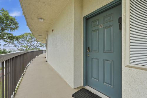 a305-214 Miracle Strip Pkwy Sw, Fort Walton Beach, FL, 32548-6673 | Card Image