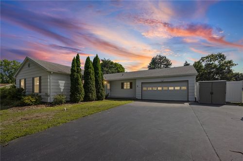 5 Starlight Cir, Fairport, NY, 14450-9330 | Card Image