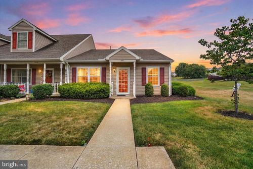 1010-1010 Village Way, YORK, PA, 17404-8399 | Card Image