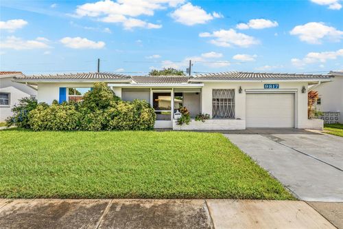 9817 40th St N, PINELLAS PARK, FL, 33782-4002 | Card Image