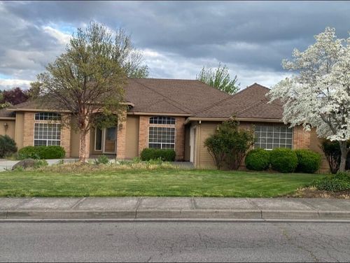 2954 Wilkshire Drive, Medford, OR, 97504 | Card Image