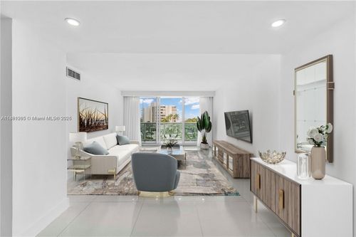 apt-508-100 Bayview Dr, Sunny Isles Beach, FL, 33160-4753 | Card Image