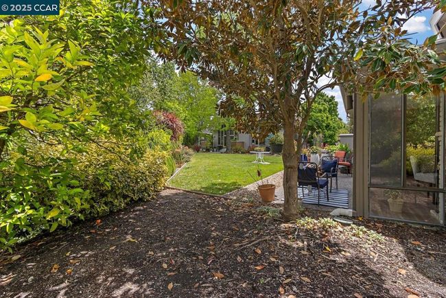 APT-1 - 1244 Singingwood Ct, Townhouse with 2 bedrooms, 2 bathrooms and 1 parking in Walnut Creek CA | Image 33