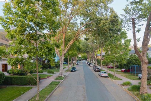 2909 Forest Ave, Berkeley, CA, 94705-1310 | Card Image