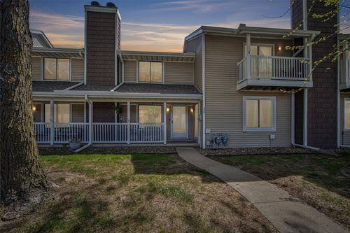 231 52nd Street, West Des Moines, IA, 50265 | Card Image