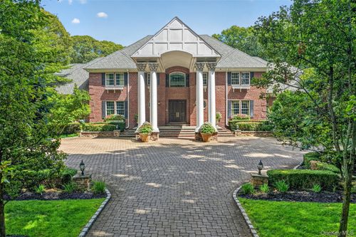 11 Danton Ln N, Locust Valley, NY, 11560-1122 | Card Image