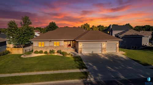 7616 W Stanford Dr, Sioux Falls, SD, 57106-4404 | Card Image