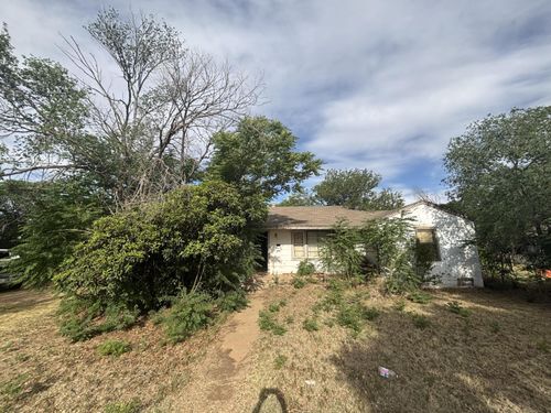211 Avenue D, Abernathy, TX, 79311-4033 | Card Image