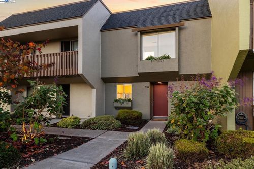 3032 Linda Vis, Alameda, CA, 94502-6828 | Card Image