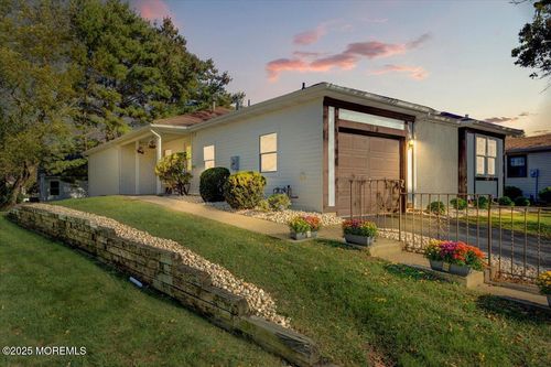 26 Lansdale Dr, Marlboro, NJ, 07746-1724 | Card Image