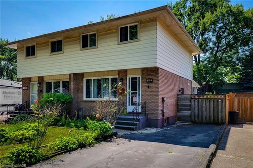 4433 Meadowvale Dr, Niagara Falls, ON, L2E5W8 | Card Image