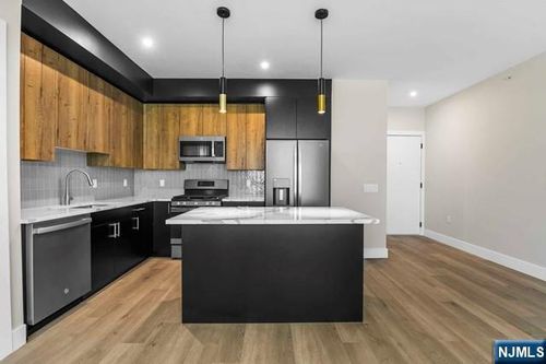 2021 Jones Rd, Fort Lee, NJ, 07024-2910 | Card Image