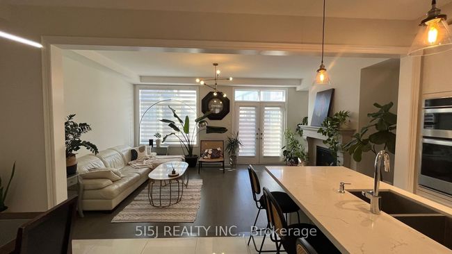 3236 Post Rd, House attached with 3 bedrooms, 3 bathrooms and 1 parking in Oakville ON | Image 4