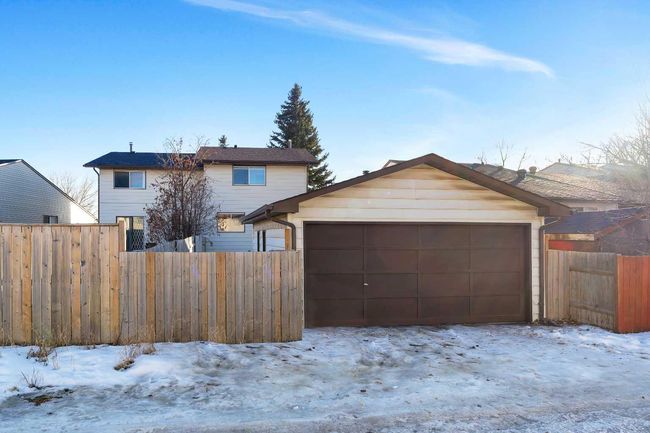 16 Castlepark Way Ne, Home with 3 bedrooms, 1 bathrooms and 4 parking in Calgary AB | Image 23