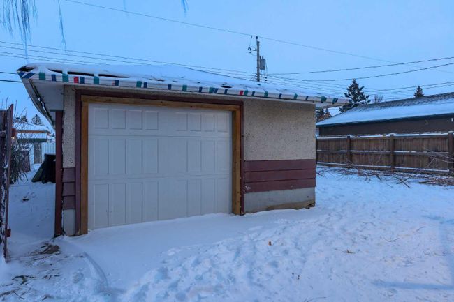 2228 40 Street Se, Home with 5 bedrooms, 2 bathrooms and 4 parking in Calgary AB | Image 36