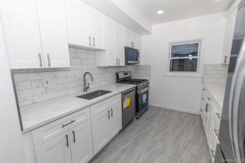 2-27 Park Pl, Lynbrook, NY, 11563-2719 | Card Image