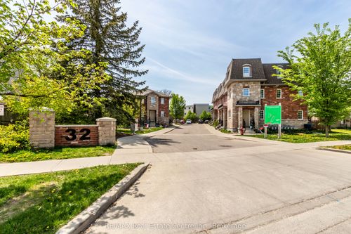 3b-32 Elmsdale Dr, Kitchener, ON, N2E1H6 | Card Image