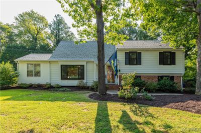 View of front of property featuring a front lawn | Image 2