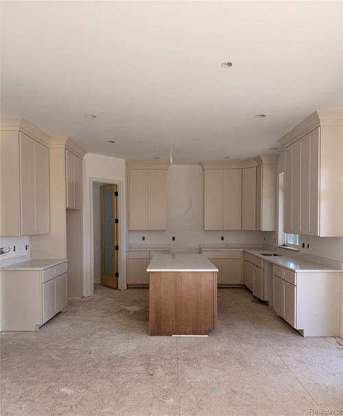 19840 Tranquility Dr, Macomb, MI, 48042-3713 | Card Image