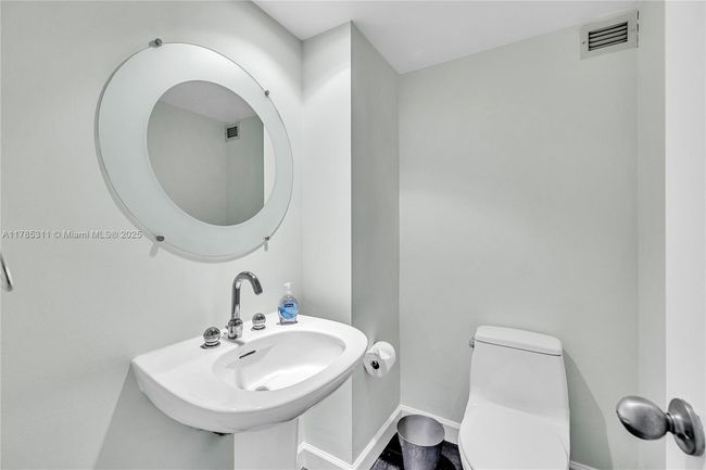 APT-624 - 90 Edgewater Dr, Condo with 2 bedrooms, 3 bathrooms and null parking in Coral Gables FL | Image 18