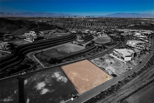 27 Boulderback Dr, Henderson, NV, 89012-7286 | Card Image