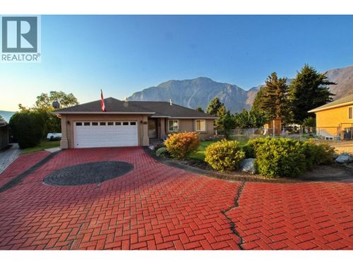 515 Vanderlinde Dr, Keremeos, BC, V0X1N2 | Card Image