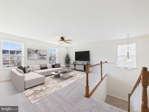 18213 Jillian Ln, Triangle, VA, 22172-1237 | Card Image