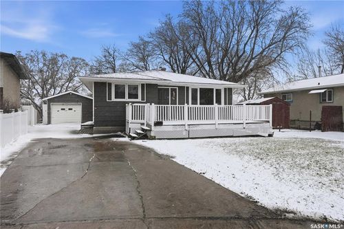 94 Lloyd Crescent, Regina, SK, S4R6C1 | Card Image
