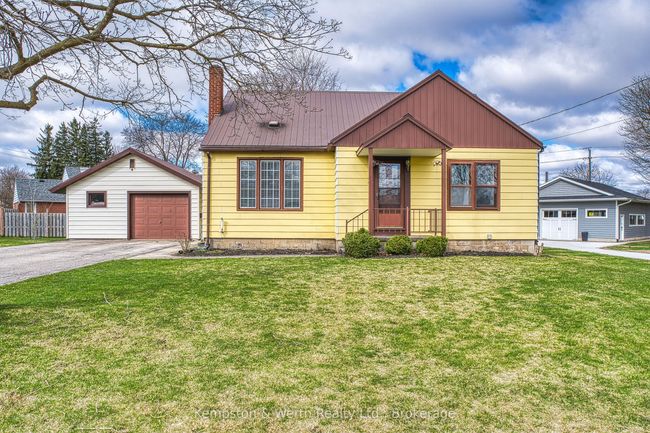 11 Churchill Dr, House other with 2 bedrooms, 1 bathrooms and 6 parking in Listowel ON | Image 5