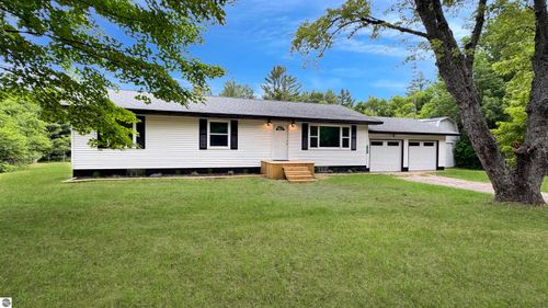 3403 E 34 Rd, Cadillac, MI, 49601-9646 | Card Image