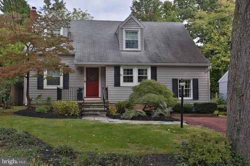 18 Manning Ln, LAWRENCEVILLE, NJ, 08648-1019 | Card Image