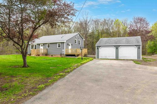11 Merrimac Road, Newton, NH, 03858 | Card Image
