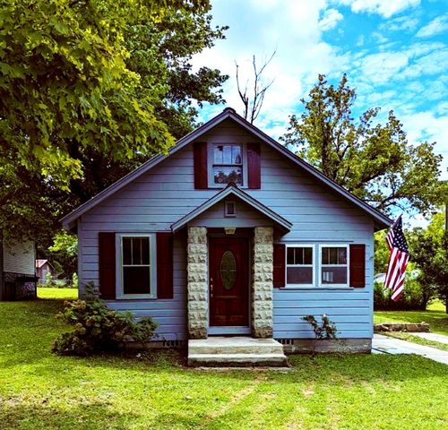 962 3rd St, Tracy City, TN, 37387-5018 | Card Image