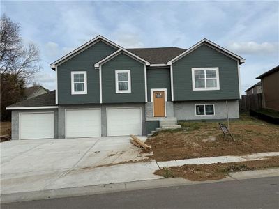 Bi-level home featuring a garage | Image 1