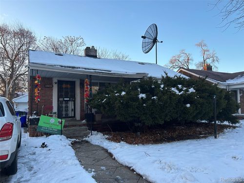 18415 Edinborough Rd, Detroit, MI, 48219-2824 | Card Image