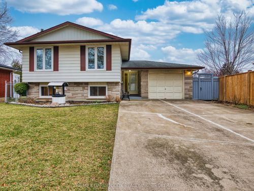 35 Crown St, St Catharines, ON, L2M3L2 | Card Image