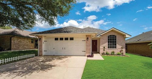 2149 Keystone Dr, New Braunfels, TX, 78130-9072 | Card Image