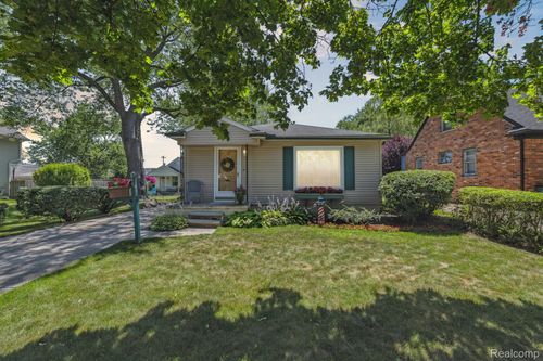 543 Broadacre Ave, Clawson, MI, 48017-2702 | Card Image
