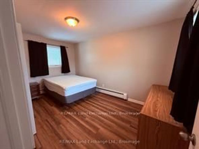 UPPER - 433 Broadway St, Home with 3 bedrooms, 1 bathrooms and 4 parking in Kincardine ON | Image 14