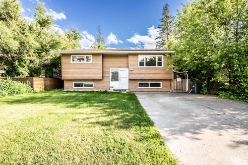 229 3 Avenue Se, High River, AB, T1V1H4 | Card Image