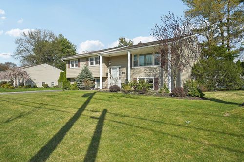 676 Rutgers Pl, Paramus, NJ, 07652 | Card Image