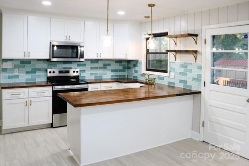 3950 Harrisburg Dr, Harrisburg, NC, 28075-8406 | Card Image