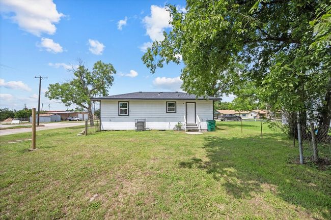 Rear view of property with entry steps | Image 15