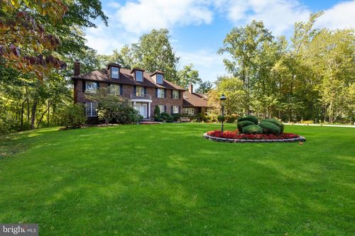 7 Hidden Springs Ln, East Windsor, NJ, 08520-6102 | Card Image
