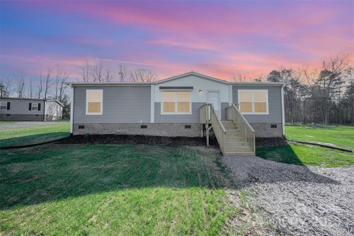 3024 Drake Cir, Shelby, NC, 28152-7408 | Card Image