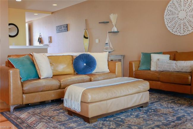 APT-432B - 3738 Sandpiper Rd, House attached with 4 bedrooms, 3 bathrooms and null parking in Virginia Beach VA | Image 7